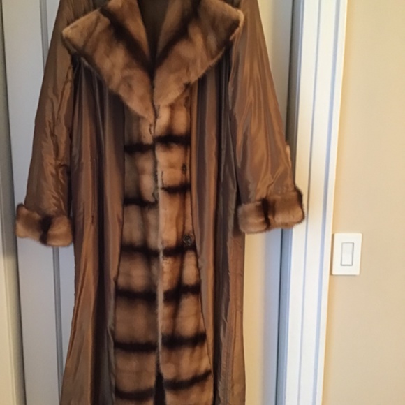Fendi reversible mink coat with belt. - Picture 8 of 13